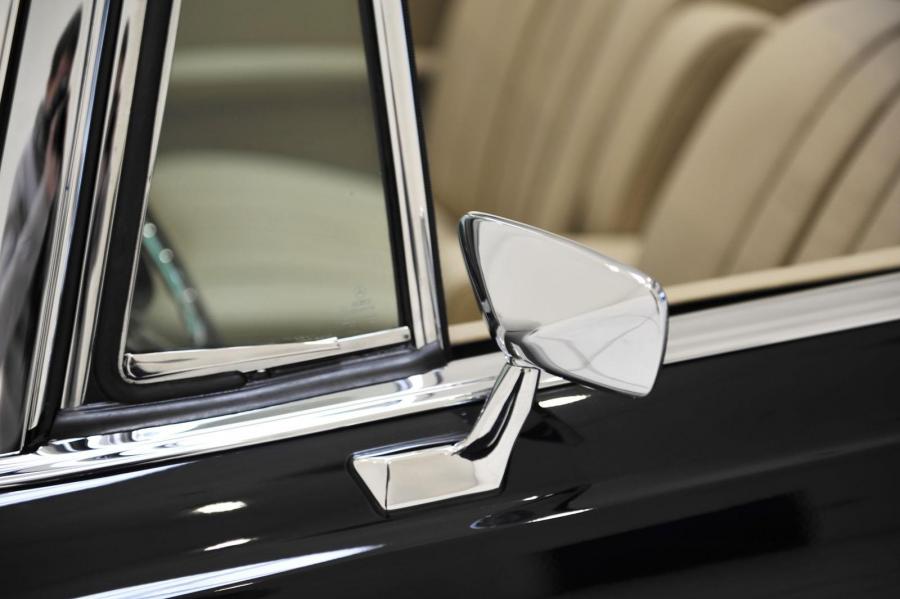 Детали экстерьера Mercedes-Benz 280 SL by Brabus 1973 года  (фото 4 из 25)